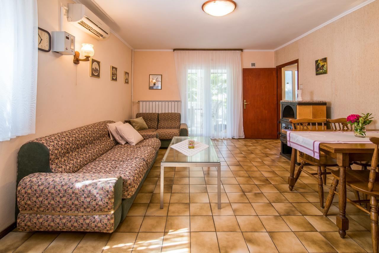 Apartments Palme Malinska Exterior photo