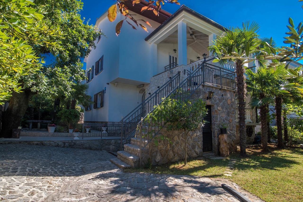 Apartments Palme Malinska Exterior photo