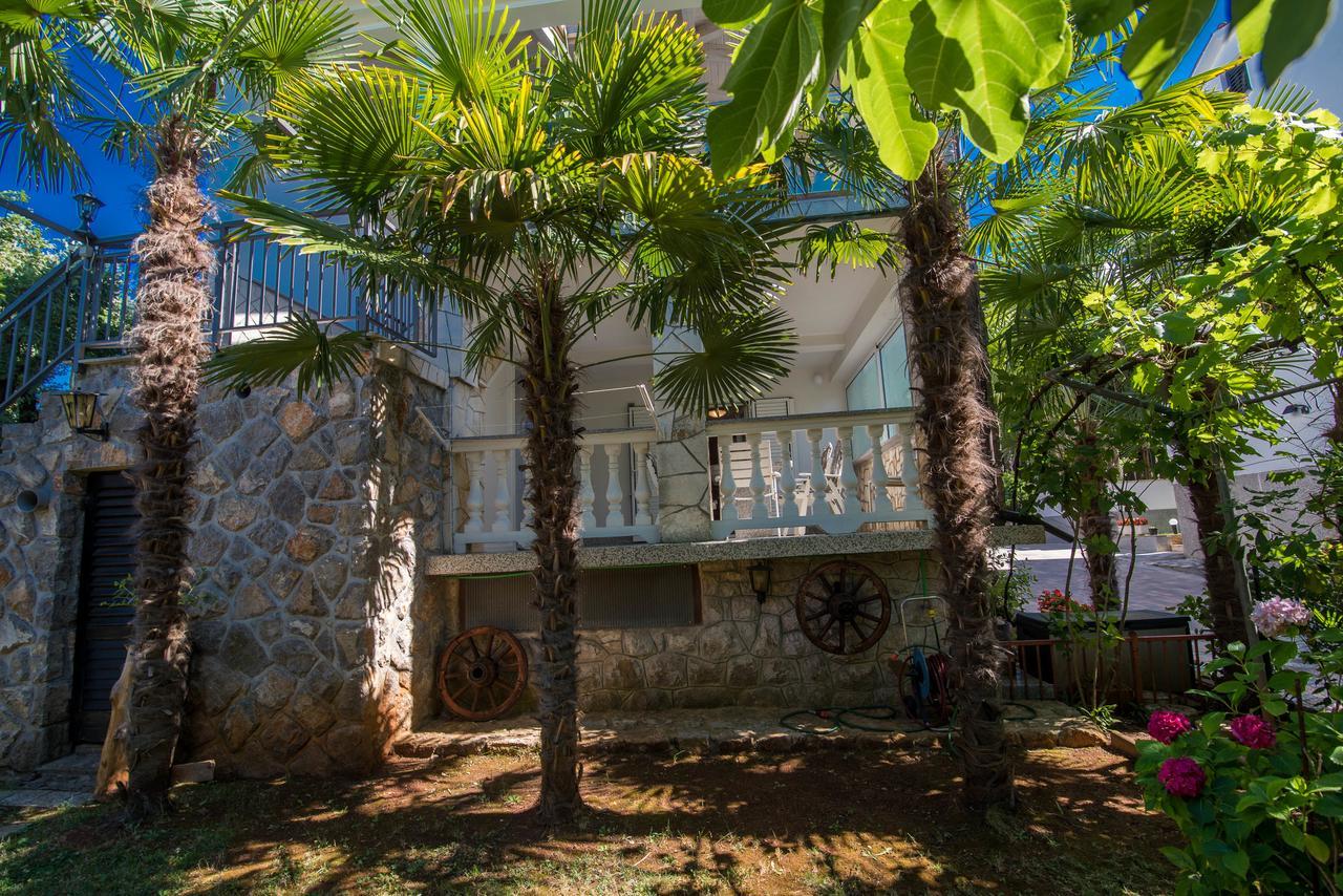 Apartments Palme Malinska Exterior photo
