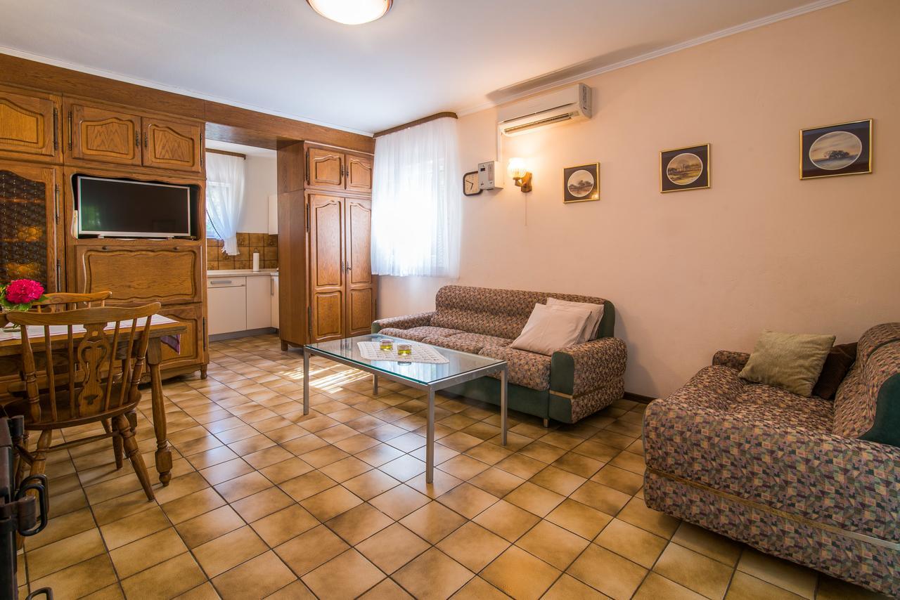 Apartments Palme Malinska Exterior photo